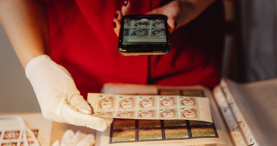 Photographing old photos with Iphone